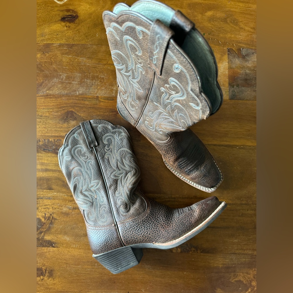 ARIAT Womens Brown Oiled‎ Rowdy Cowgirl Boots Style 10001046/ 15825 Sz 8.5 Wide